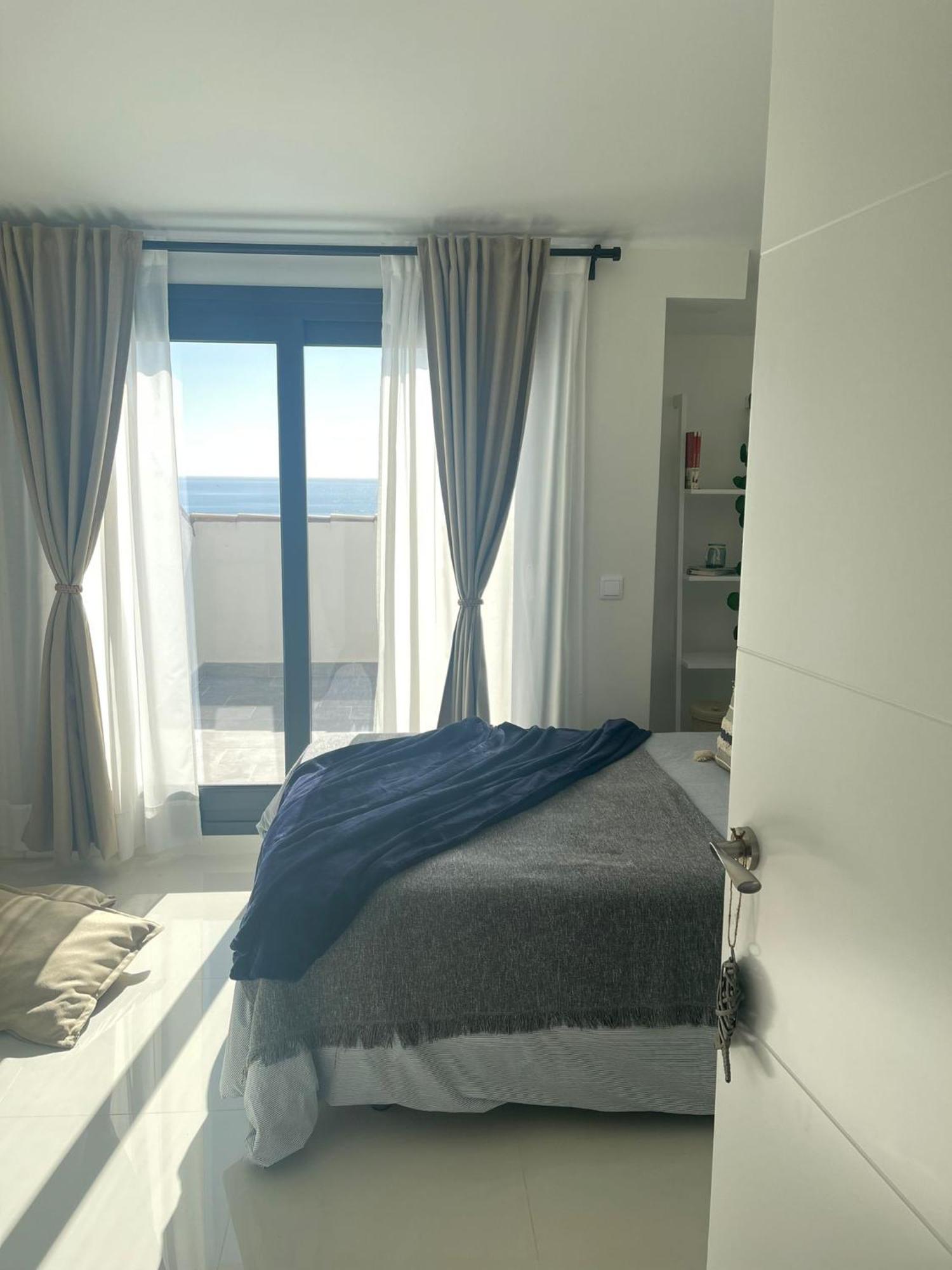Precioso ático, nuevo, a 50m de la playa, Manilva Apartamento Exterior foto