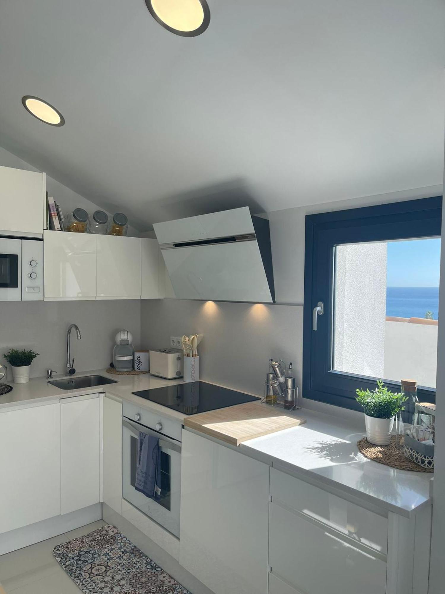 Precioso ático, nuevo, a 50m de la playa, Manilva Apartamento Exterior foto